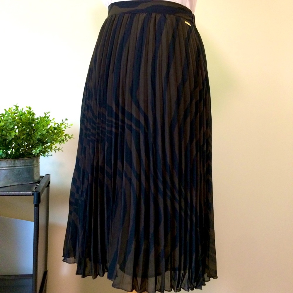 Tahari Geo Pleated Skirt <XS>